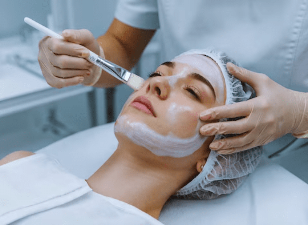 Practitioner applying LHA-based Reboot Peel solution to client's skin at Yeppeun Skin Clinic, a DHA-licensed Korean-standard aesthetic clinic in Jumeirah 2, Dubai